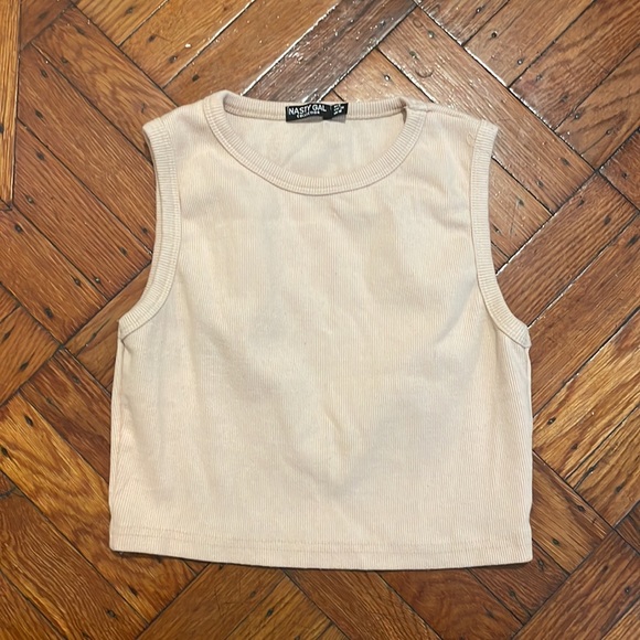 Nasty Gal Ribbed Fitted Crew Neck Cropped Tank Top - Picture 3 of 4